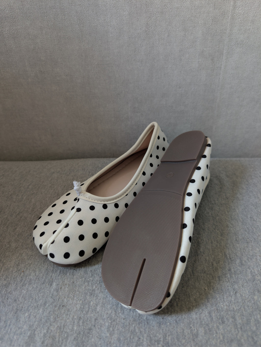 Tabi blanche à pois noir